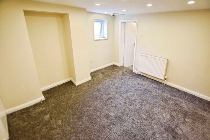 1 Bedroom Flat To Rent In Cross Flatts Avenue, Leeds, West Yorkshire, LS11