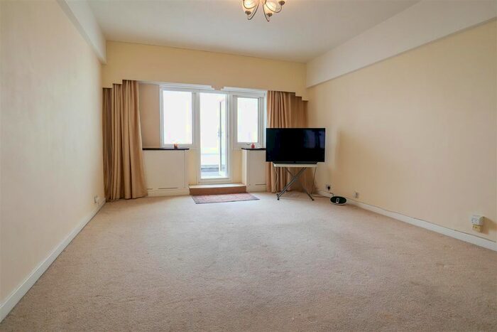 1 Bedroom Flat To Rent In Marine Court, St. Leonards-On-Sea, TN38