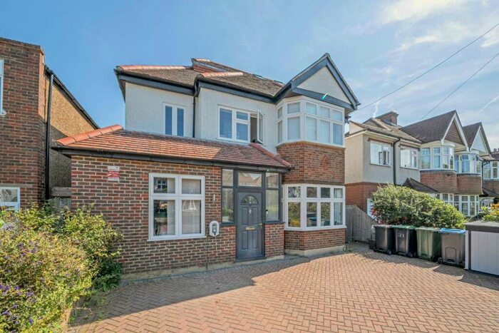 5 Bedroom Detached House To Rent In Manor Drive, Surbiton, KT5