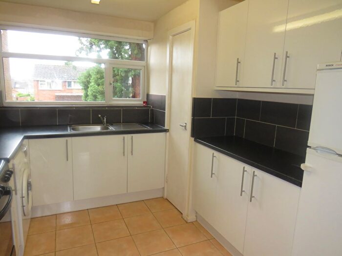 2 Bedroom Flat To Rent In Dereham Court, Leamington Spa, CV32