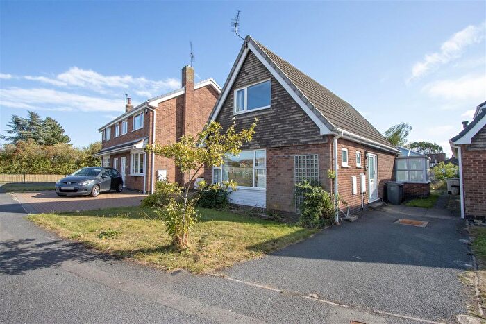 2 Bedroom Detached House For Sale In Laburnum Close, Bolsover, Chesterfield, S44