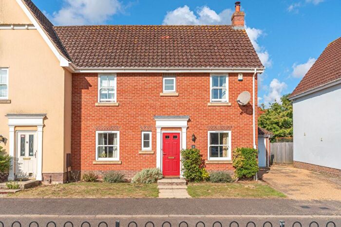3 Bedroom Semi-Detached House For Sale In Whitebeam Crescent, Watton, IP25