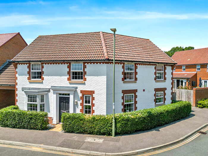 4 Bedroom Detached House For Sale In Agincourt Drive, Sarisbury Green, Southampton, SO31