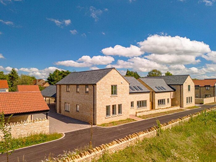 4 Bedroom Detached House For Sale In Andrews Drive, Marshfield, SN14
