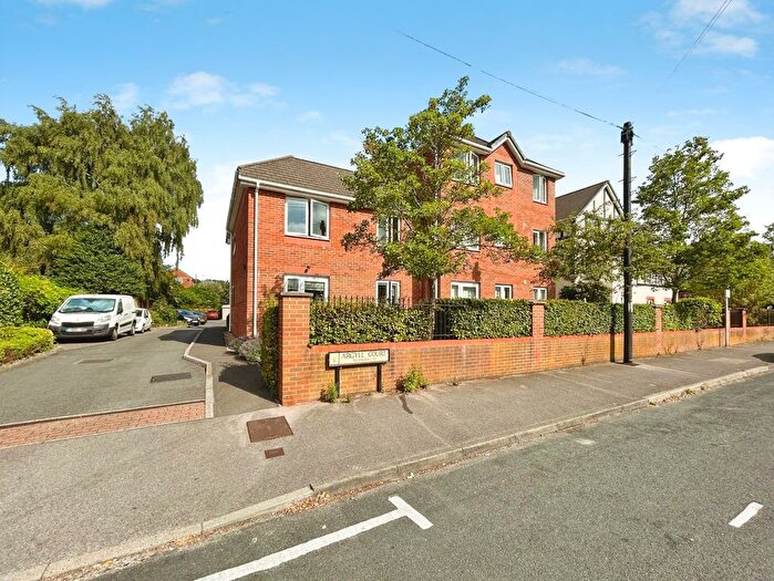 2 Bedroom Flat For Sale In Clarence Road, Fleet, Hampshire, GU51