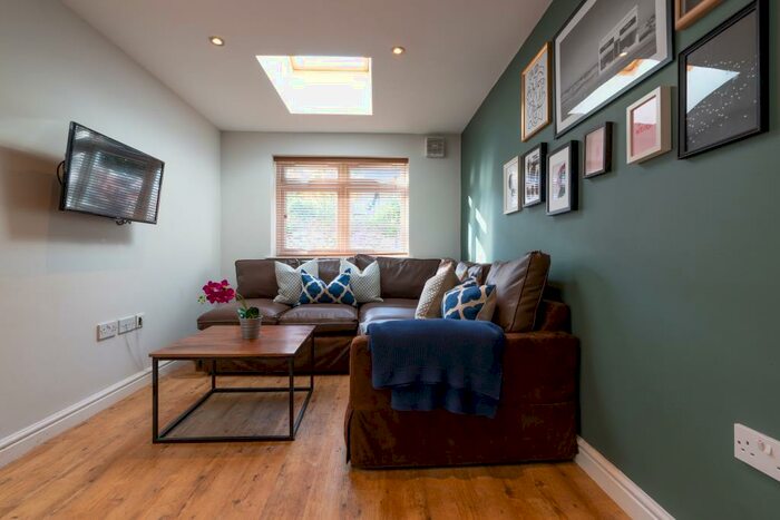 6 Bedroom Terraced House To Rent In Cranbrook Street, Cardiff, CF24