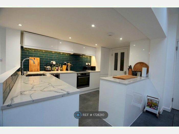 2 Bedroom Terraced House To Rent In Lydford Road, London, W9