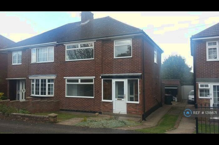 3 Bedroom Semi-Detached House To Rent In Rossfold Road, Luton, LU3
