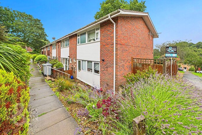 3 Bedroom End Of Terrace House For Sale In Finch Way, Brundall, Norwich, NR13