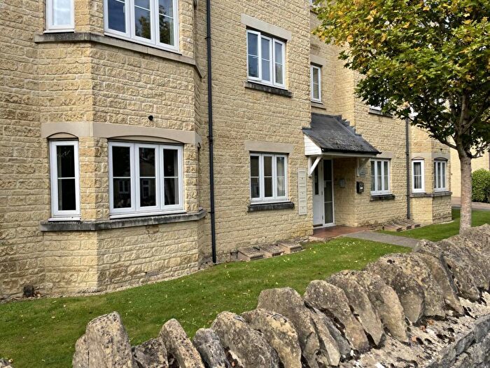 2 Bedroom Flat To Rent In Meadow Lane, Witney, OX28