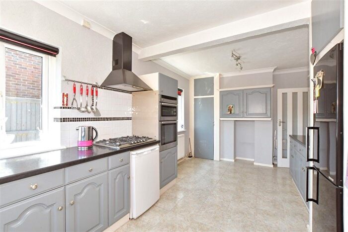 3 Bedroom Detached Bungalow For Sale In Kingsway, Dymchurch, Romney Marsh, Kent, TN29