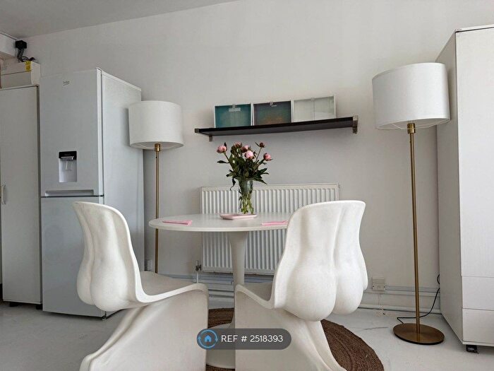 Studio To Rent In Stonegate, London, NW5