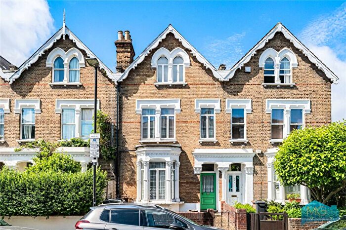 6 Bedroom Terraced House For Sale In Scarborough Road, Stroud Green, London, N4