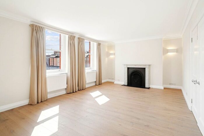 2 Bedroom Flat To Rent In Cadogan Gardens, London, SW3