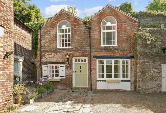 2 Bedroom House To Rent In Park Place, Arundel, BN18