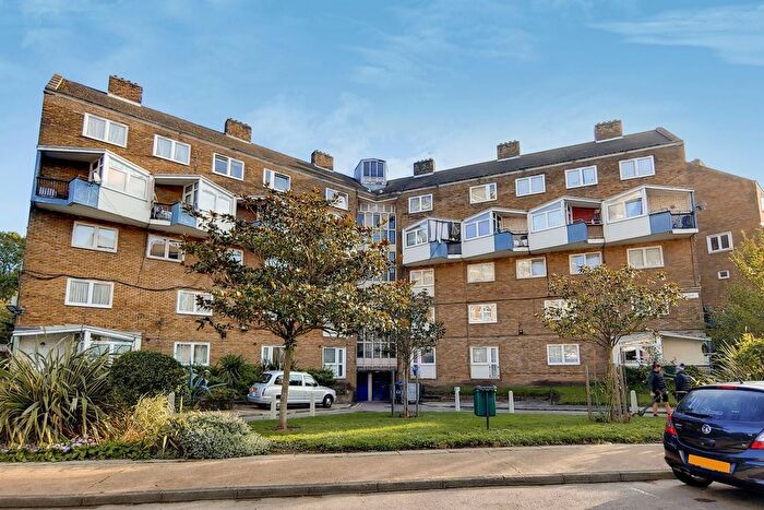 3 Bedroom Flat For Sale In Burbage Close, Borough, London, SE1