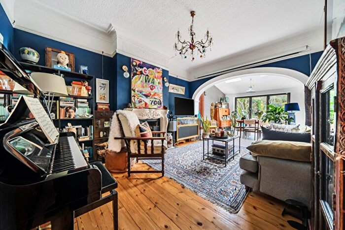 5 Bedroom Semi Detached House For Sale In Farnaby Road, Bromley, BR1