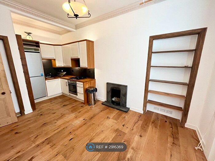 2 Bedroom Flat To Rent In Livingstone Place, Edinburgh, EH9
