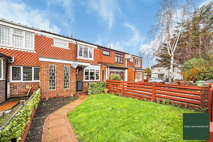 3 Bedroom House For Sale In Rainham Road North, Dagenham, RM10