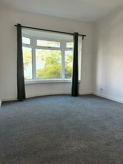 3 Bedroom Flat To Rent In Crofthill Road, Glasgow, G44