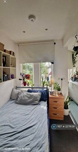 Studio To Rent In Heber Road, London, NW2