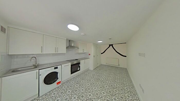 2 Bedroom Flat To Rent In Temple Street, HP20