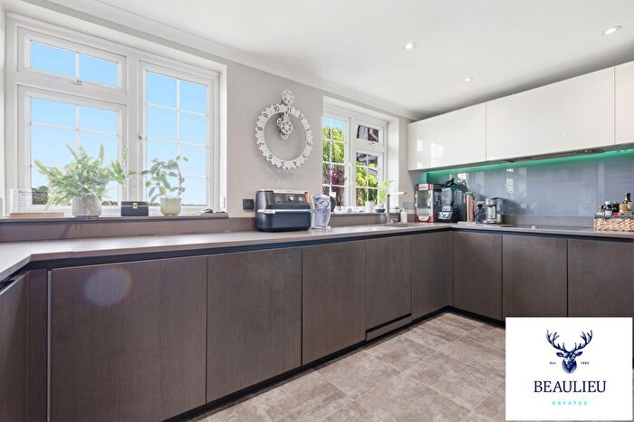 3 Bedroom Terraced House For Sale In Palmerston Road, Buckhurst Hill, IG9