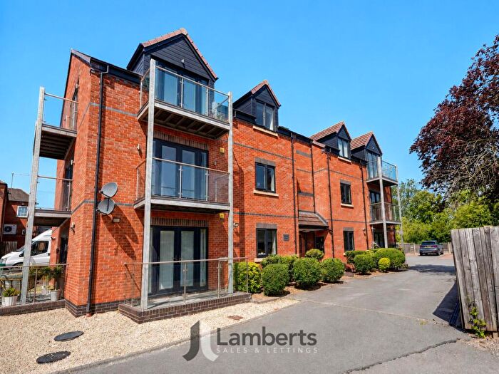 2 Bedroom Flat For Sale In Brookes Close, Studley, B80