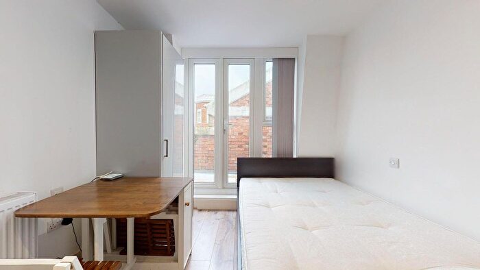 Studio To Rent In Kilburn High Road, London, NW6