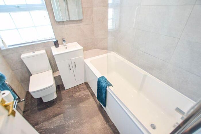 3 Bedroom End Of Terrace House For Sale In Grosvenor Place, NE24