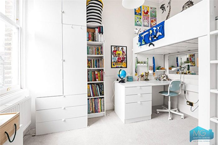 2 Bedroom Flat For Sale In Caversham Road, London, NW5