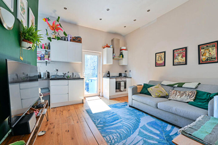2 Bedroom Flat For Sale In Dartmouth Road, Forest Hill, London, SE23