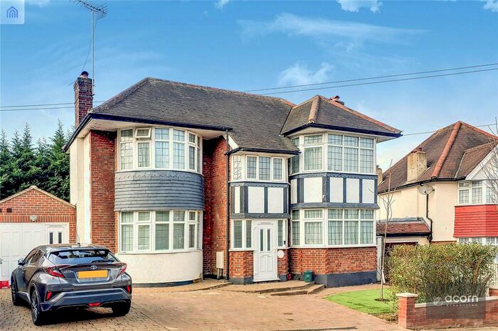 3 Bedroom Detached House To Rent In Hayland Close, The Hyde, London, NW9