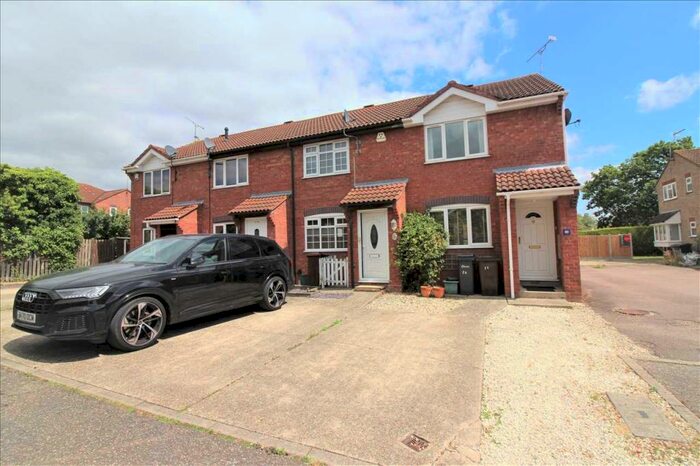 2 Bedroom Terraced House To Rent In Bed Mid Terrace House - Chelmer Village, CM2