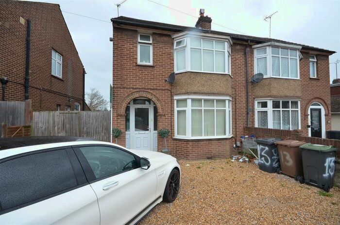 3 Bedroom Semi-Detached House To Rent In Shakespeare Road, Luton, LU4