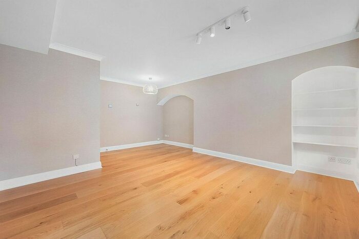 2 Bedroom Flat To Rent In Elystan Street, Chelsea, London, SW3