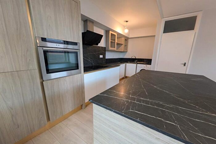 2 Bedroom Apartment To Rent In Alfreton Road, Nottingham, NG7