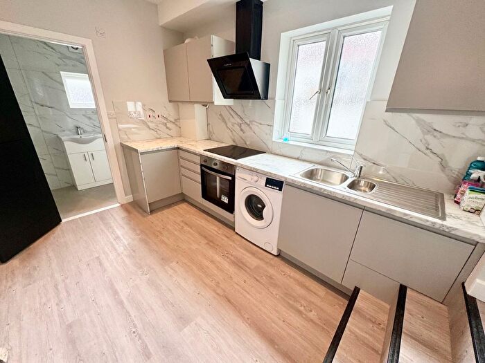 2 Bedroom Flat To Rent In Grays, RM17