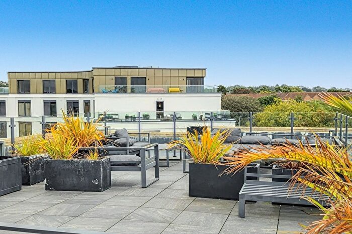 1 Bedroom Flat For Sale In The Cosmopolitan - Commercial Road, Lower Parkstone, BH14