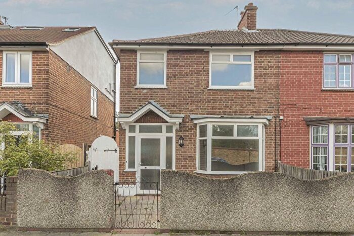 3 Bedroom Property To Rent In Broadwater Road, Tooting, SW17