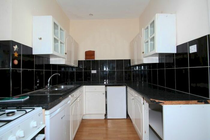 2 Bedroom Flat To Rent In Ballards Lane, London, N3