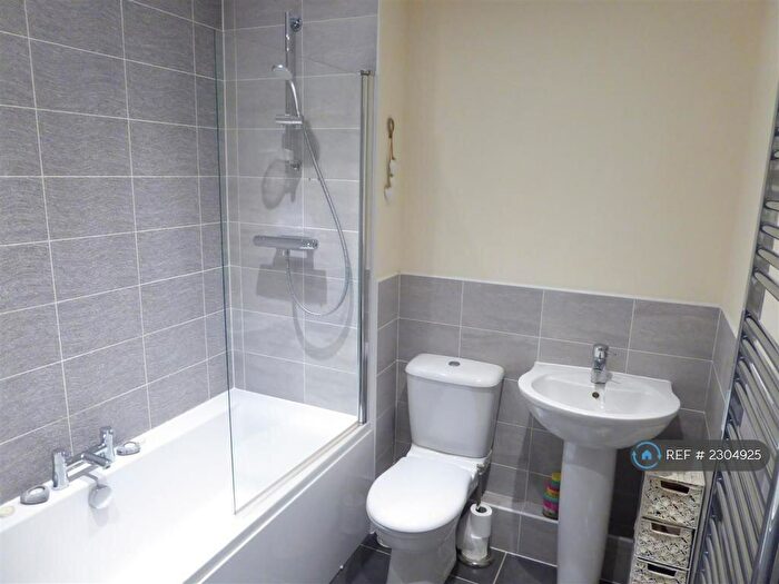 2 Bedroom Flat To Rent In Limestone Grove, Houghton Regis, Dunstable, LU5