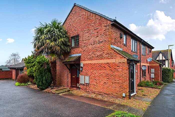 1 Bedroom Maisonette For Sale In Ryves Avenue, Yateley, Hampshire, GU46