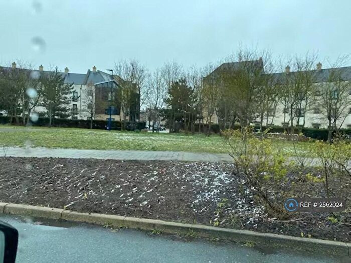 2 Bedroom Flat To Rent In Circus Drive, Cambridge, CB4