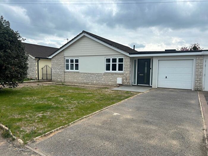 5 Bedroom Bungalow To Rent In Martindale Avenue, BH21