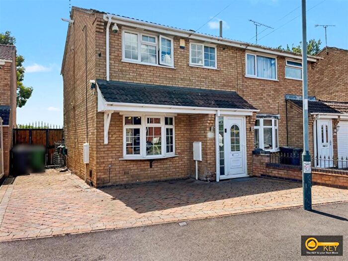 3 Bedroom Semi-Detached House For Sale In Freesland Rise, Nuneaton, CV10