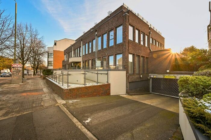 1 Bedroom Flat To Rent In Lower Richmond Road, Richmond, TW9