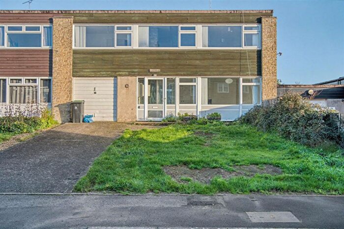 3 Bedroom Property For Sale In Brinsley Close, Sturminster Newton, DT10