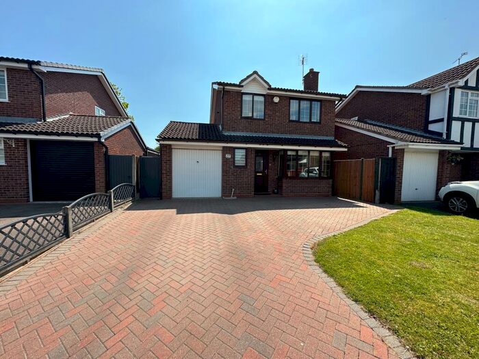 3 Bedroom Detached House To Rent In Longbow Close, Burton-On-Trent, DE13