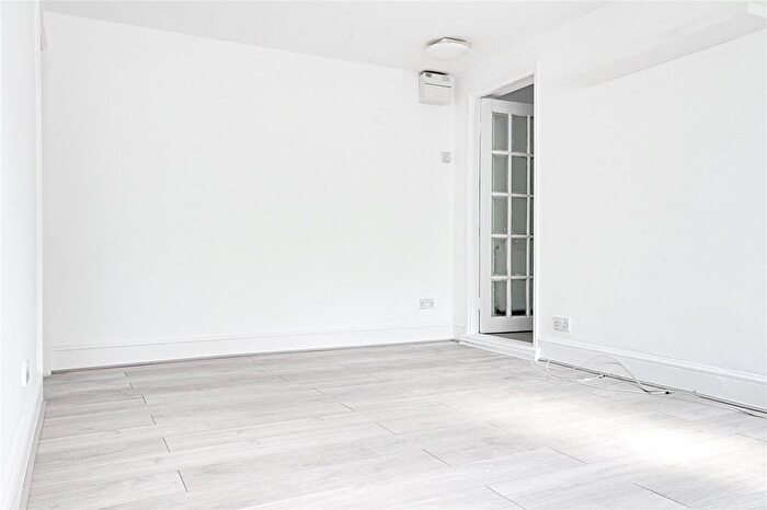 2 Bedroom Flat To Rent In Osborne Road, Enfield, Middlesex, EN3